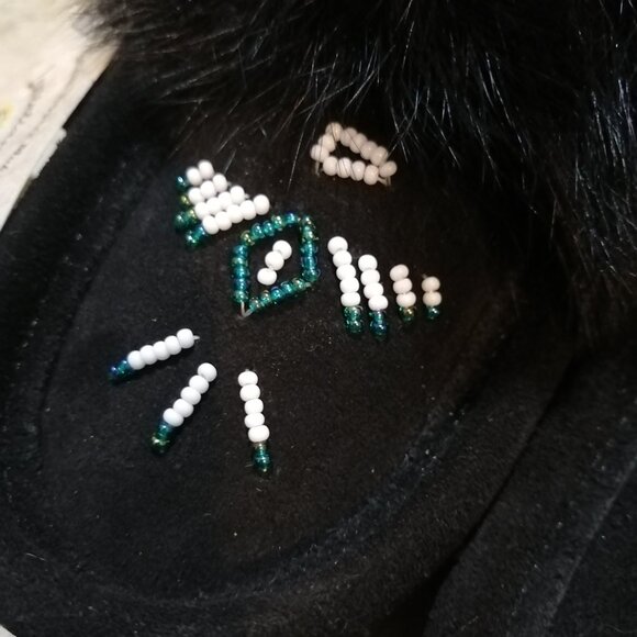 🇨🇦 Laurentian Chief Beaded Moccasin Slippers w/ Fur Trim, NIB, Made in Canada - Picture 2 of 7